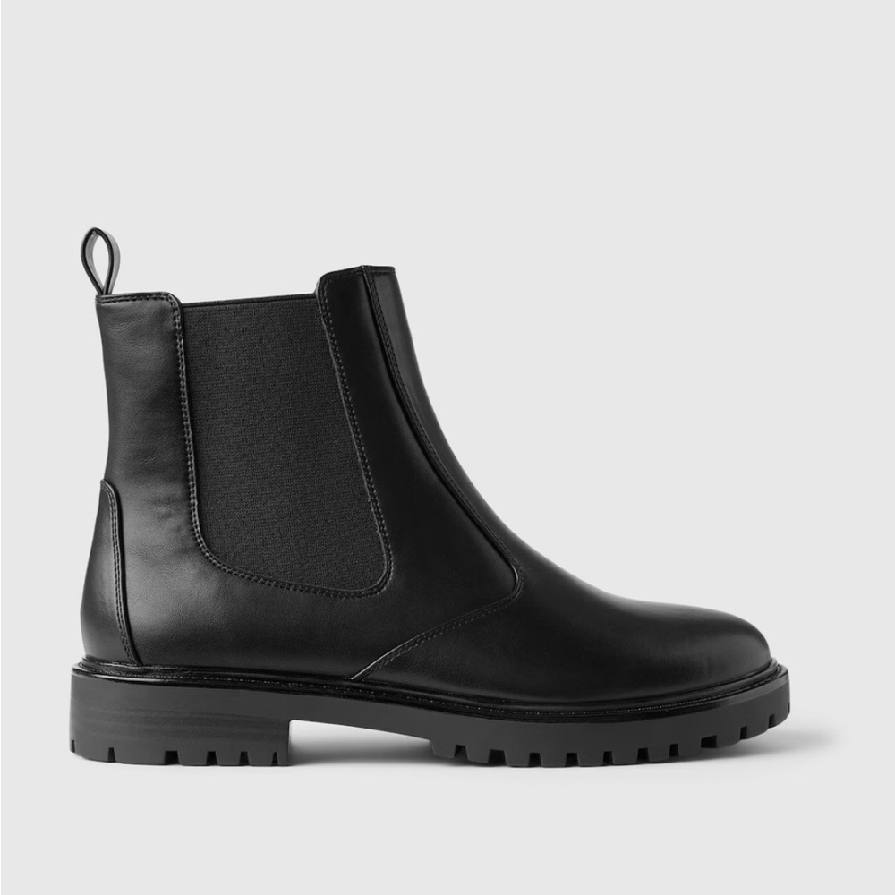 GAP Black Vegan Leather Chelsea Boots Size 9